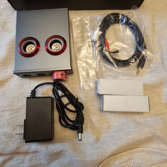 Douk Audio T4 PRO Vacuum Tube Phono Preamp - Picture 2 of 4